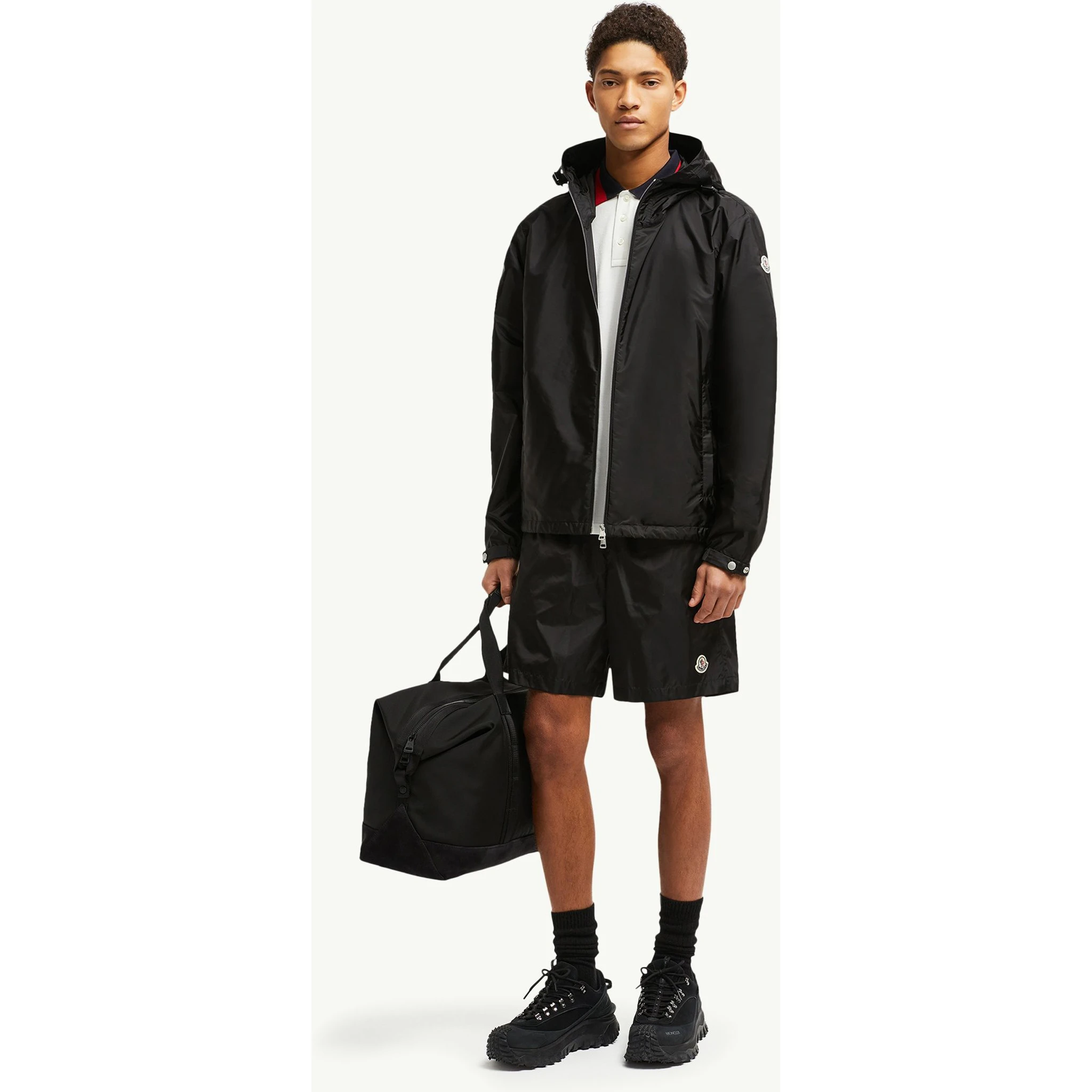 ملابس مونكلير سي باللون الأسود