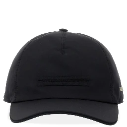 قبعة بيسبول بشعار