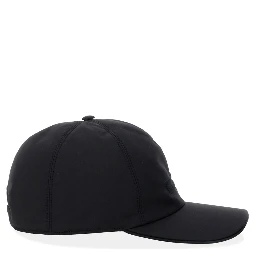 قبعة بيسبول بشعار