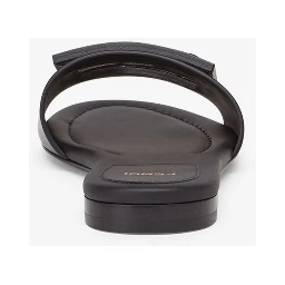 صندل فندي أسود