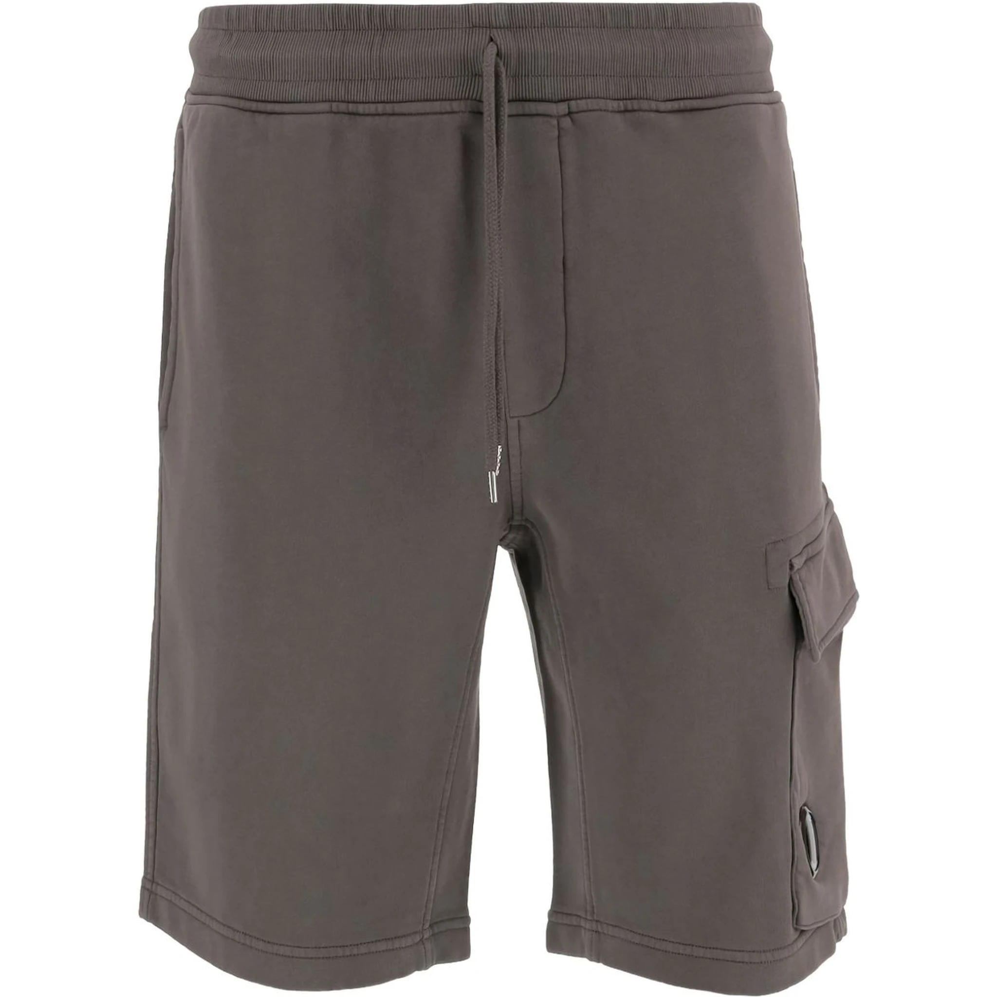 شورت أسود من سي بي كومباني