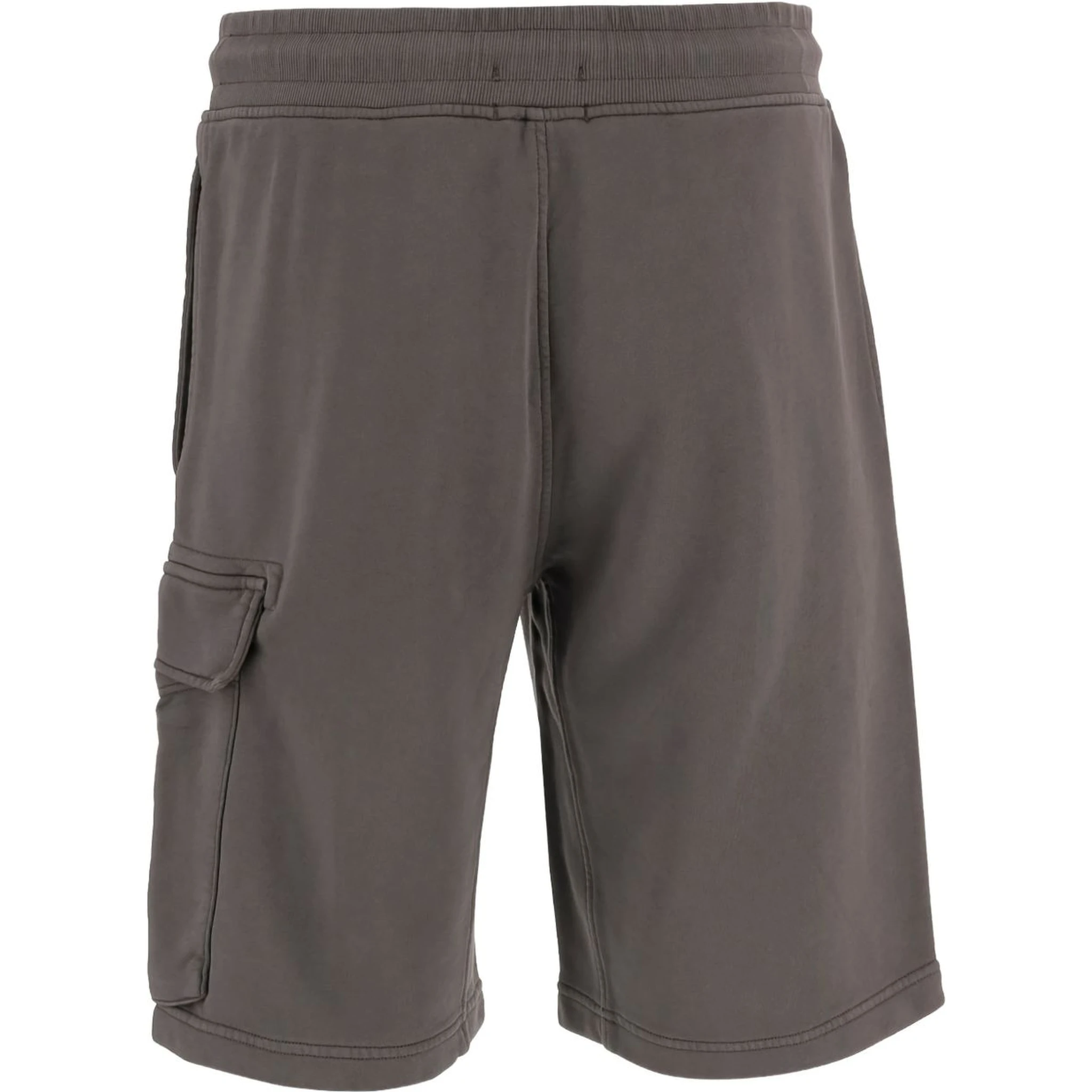 شورت أسود من سي بي كومباني