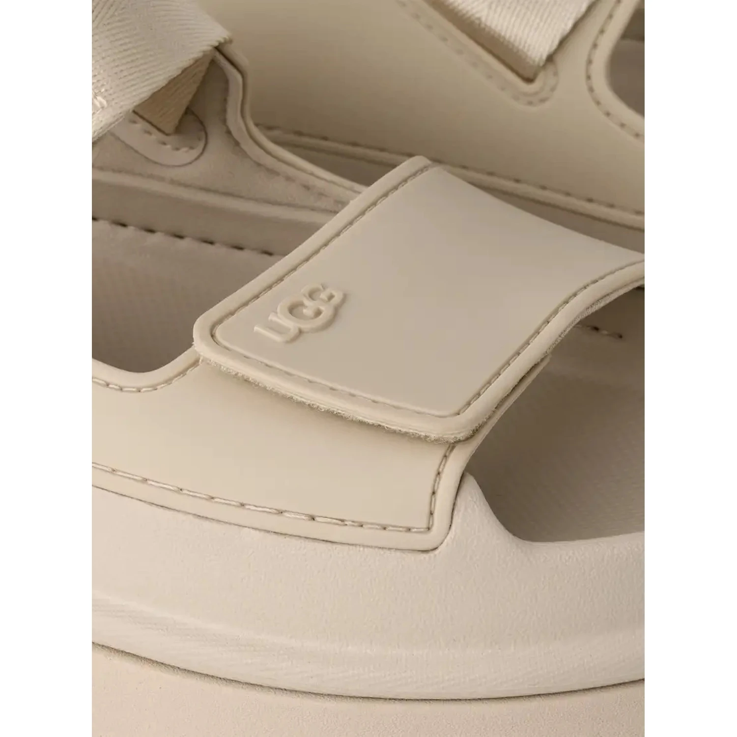 UGG Flat shoes