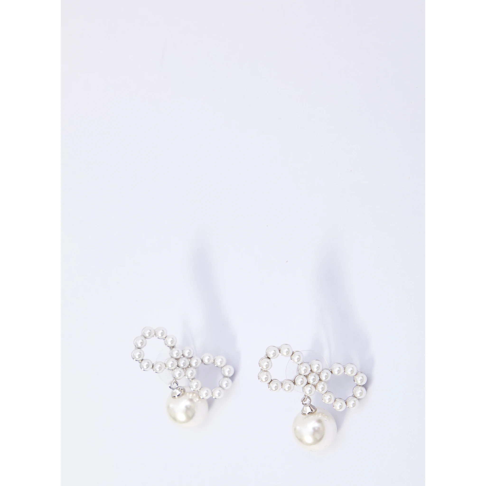 Pearl bow earrings