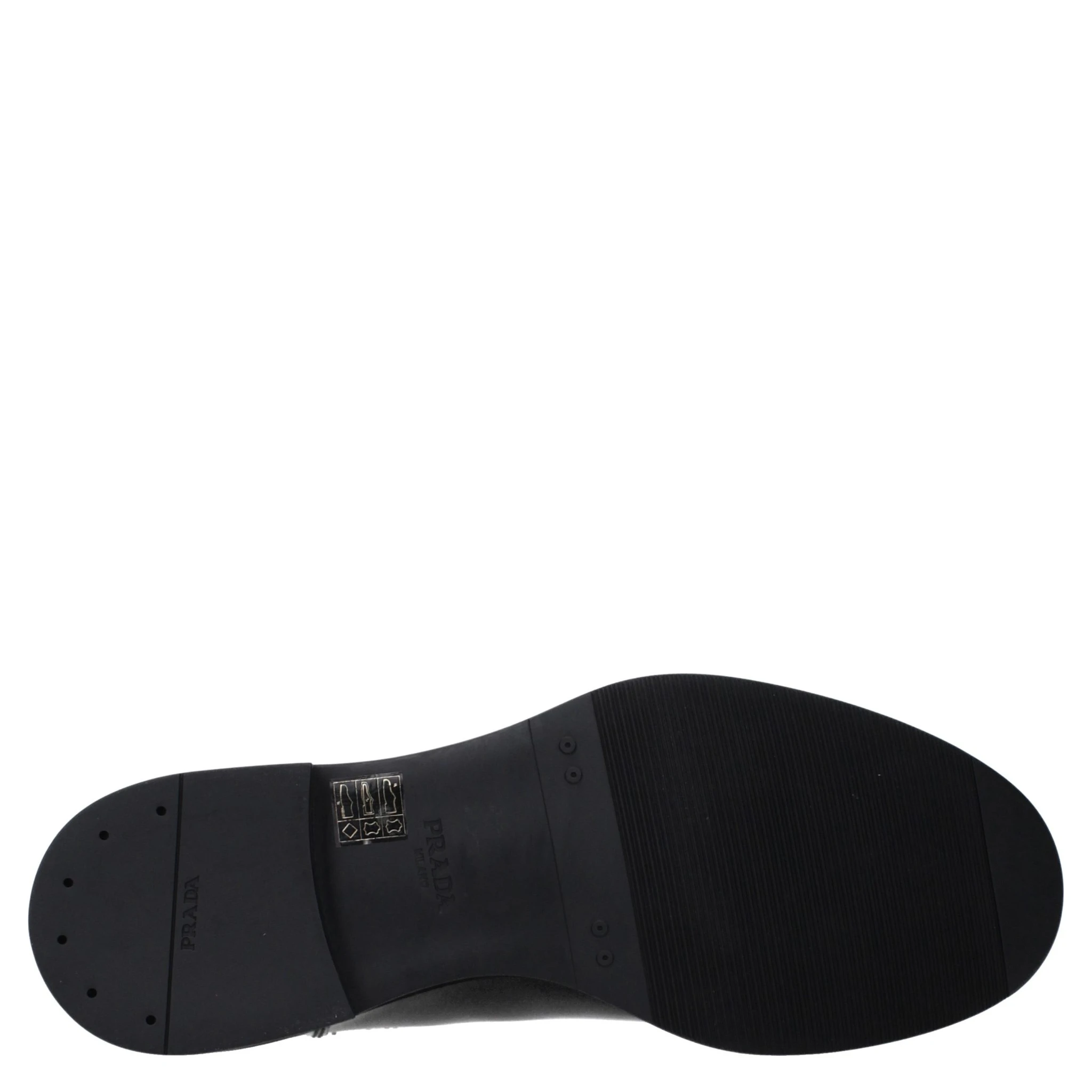 حذاء كاحل من الجلد الأسود