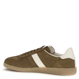 حذاء رياضي منخفض من جلد العجل البني من بوس توروس