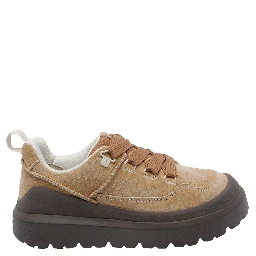 حذاء رياضي بني من UGG