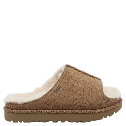 صندل UGG بني اللون