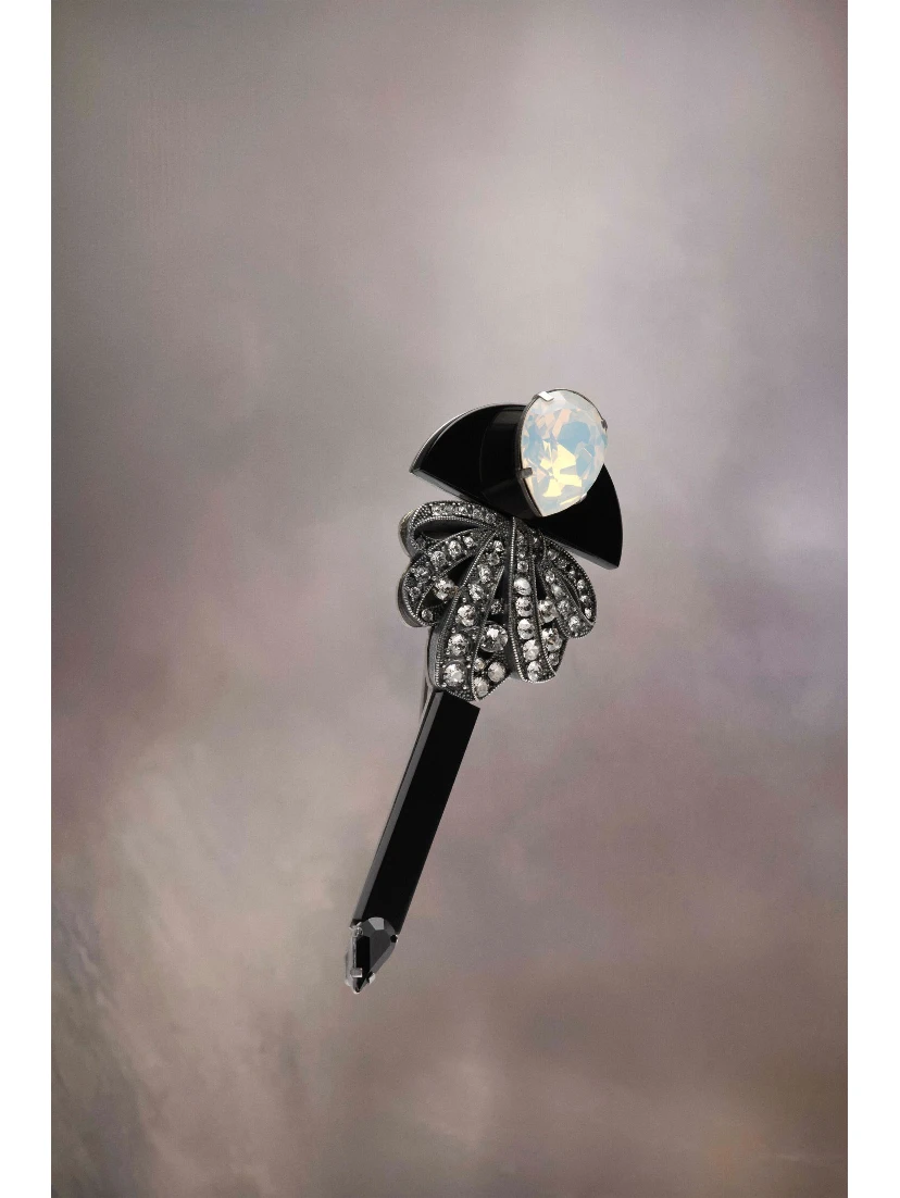 Black And White Fibres Broch