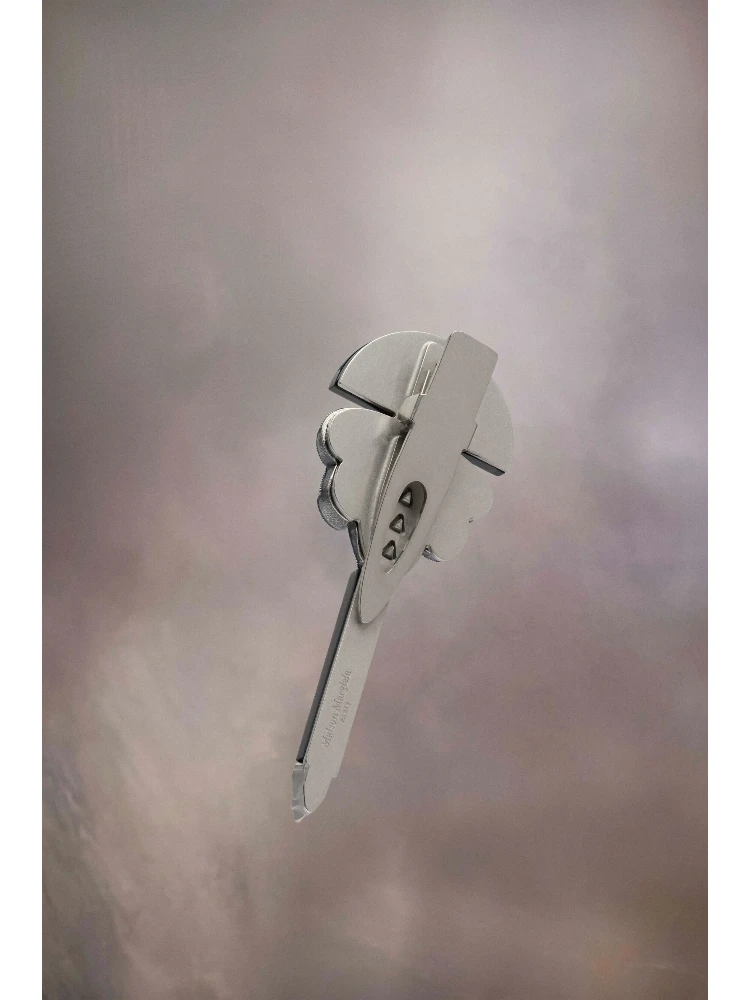 Black And White Fibres Broch alternative