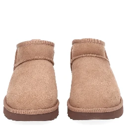 حذاء "كلاسيك ألترا ميني"