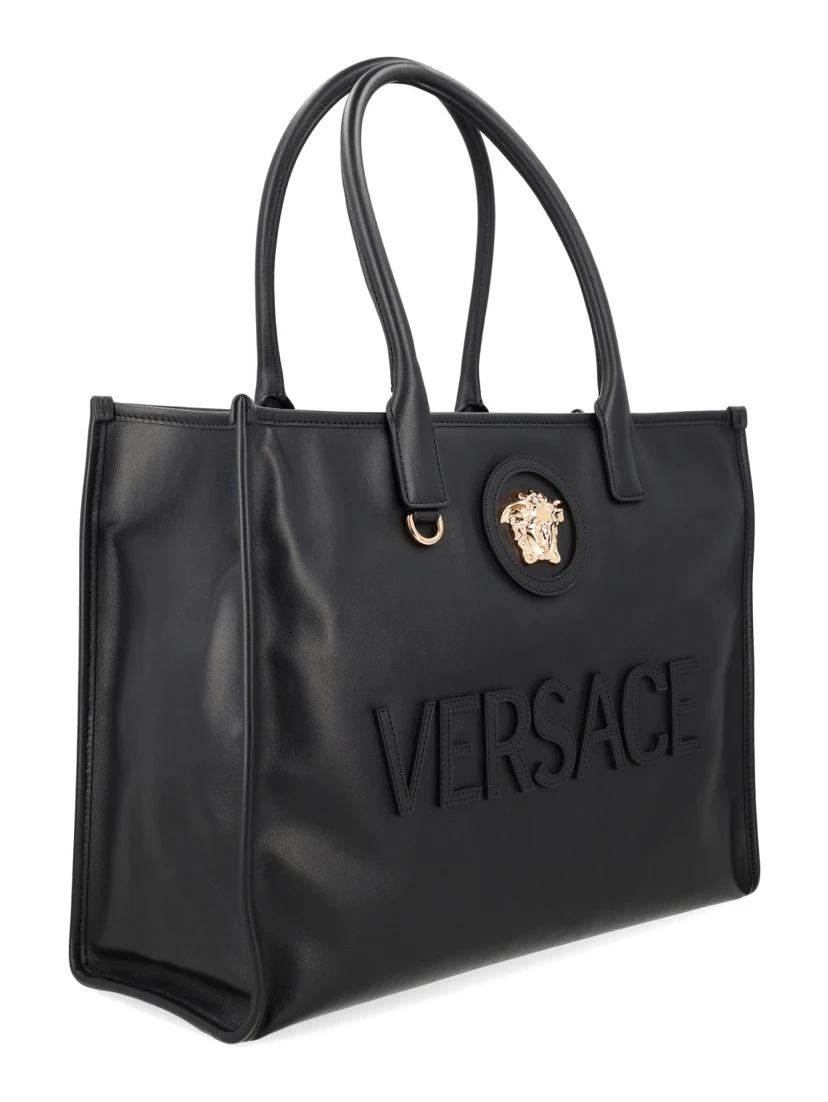 حقيبة تسوق مزينة بشعار