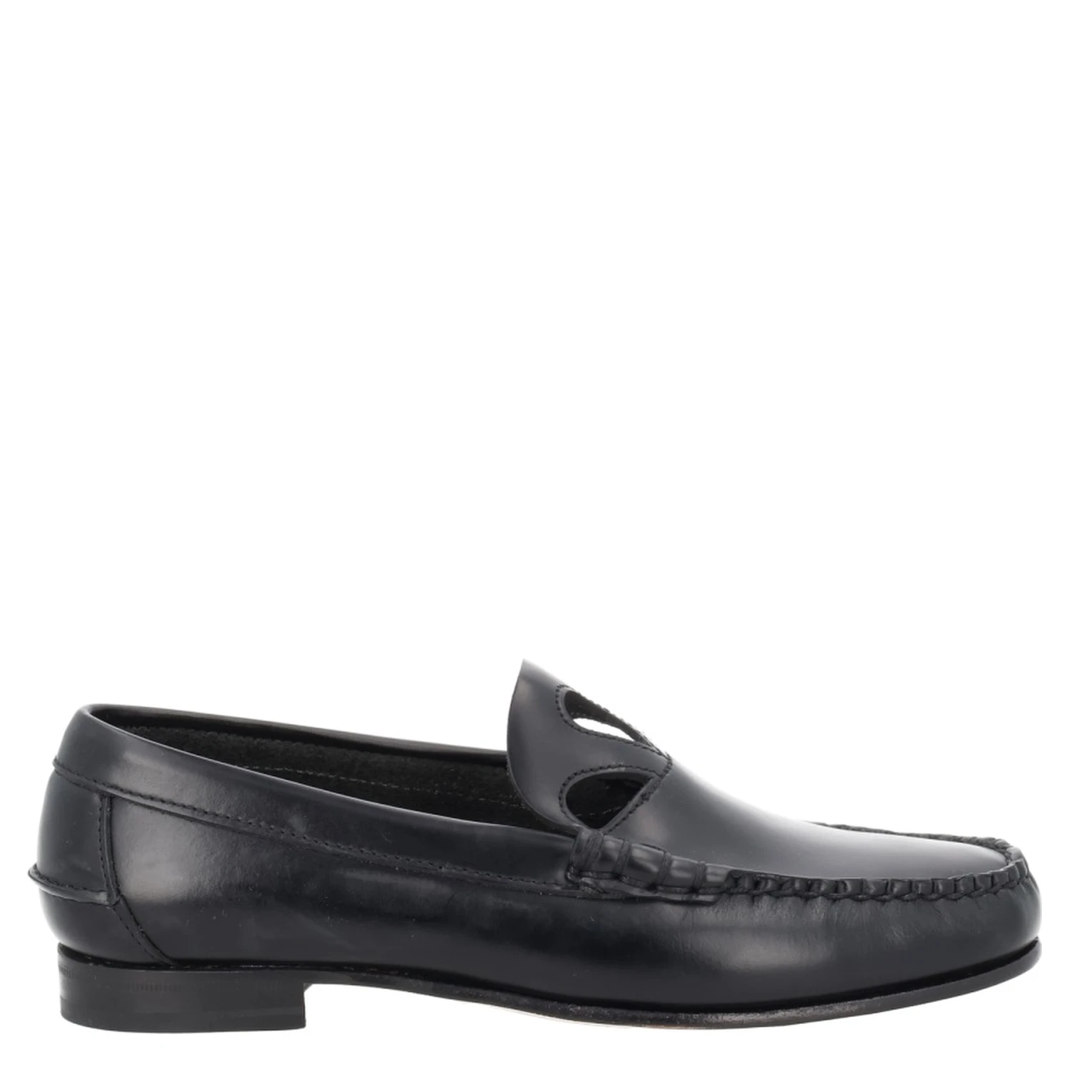 MOCCASIN WITH CUT-OUT DETAIL