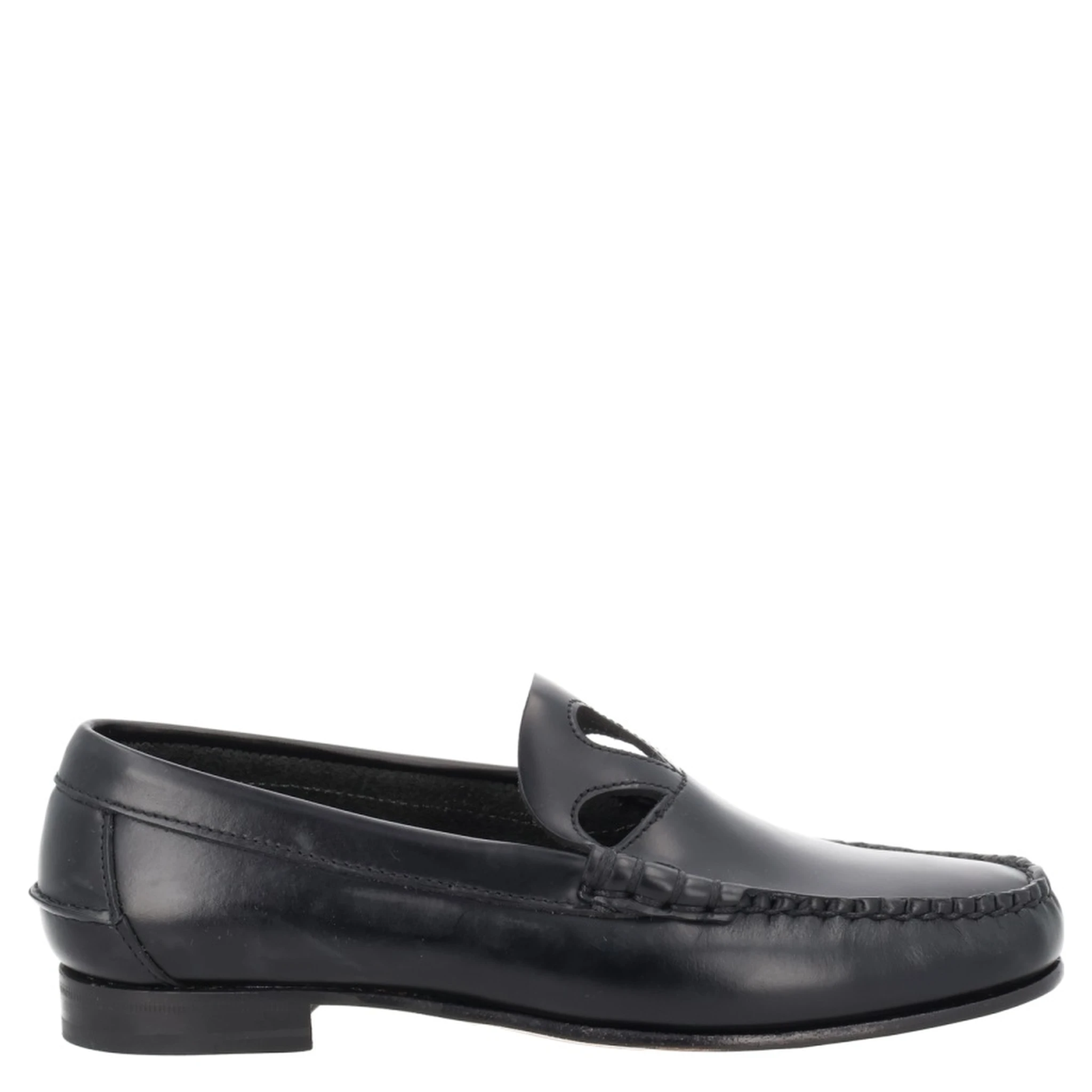 MOCCASIN WITH CUT-OUT DETAIL