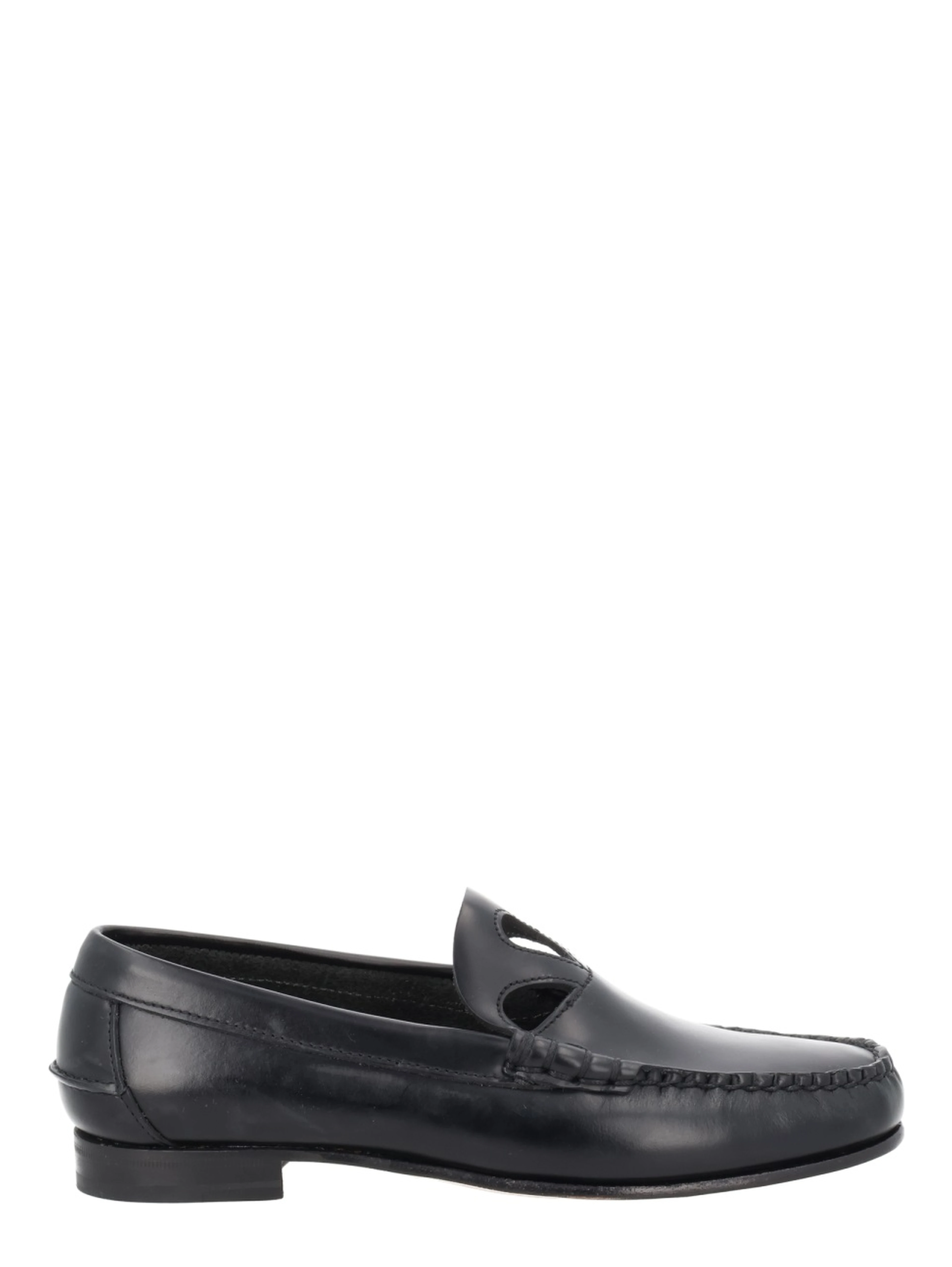 MOCCASIN WITH CUT-OUT DETAIL