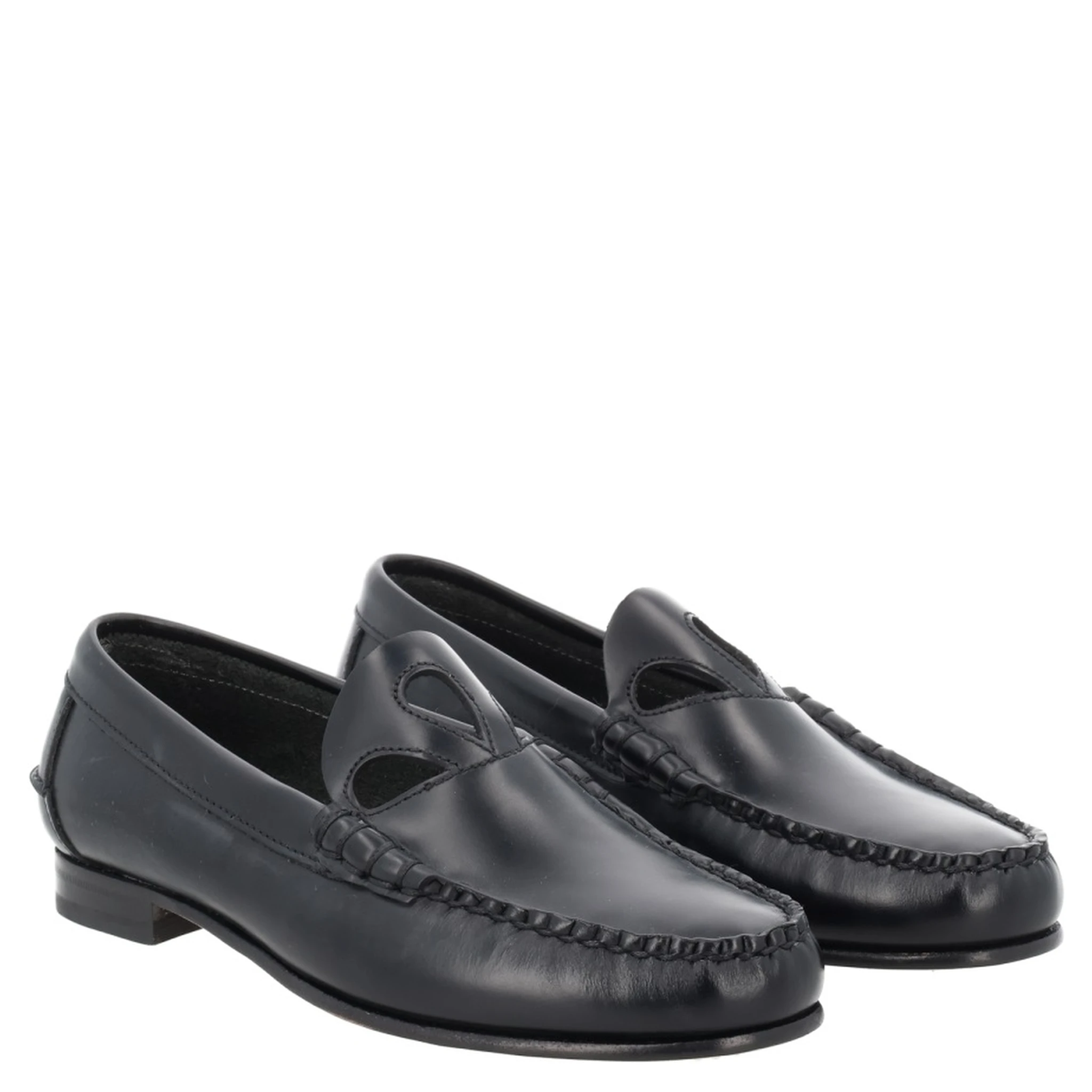 MOCCASIN WITH CUT-OUT DETAIL