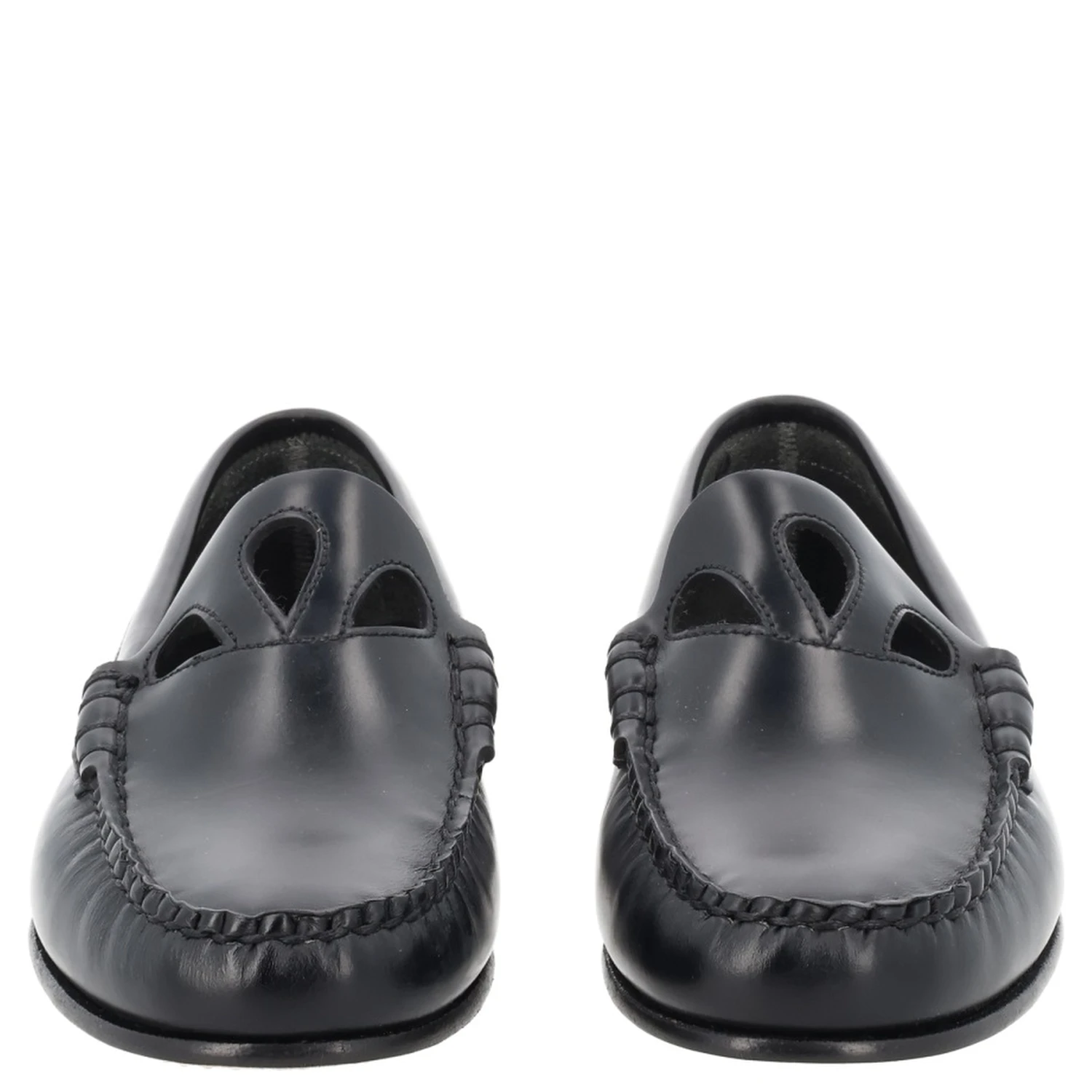 MOCCASIN WITH CUT-OUT DETAIL