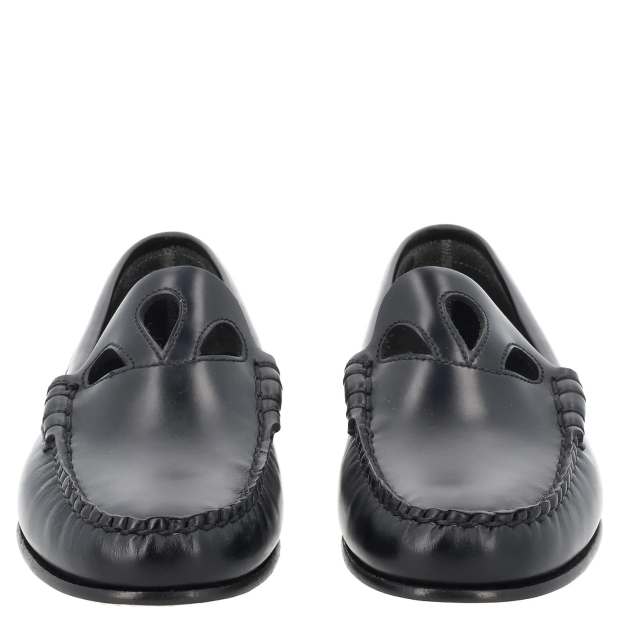 MOCCASIN WITH CUT-OUT DETAIL