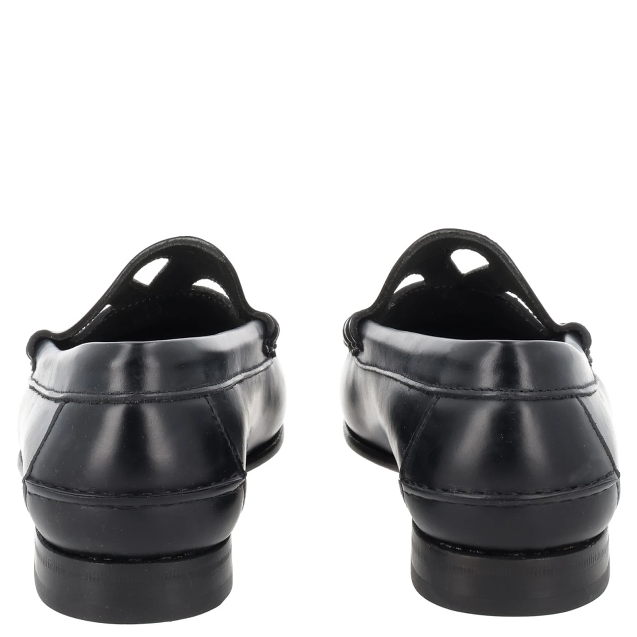 MOCCASIN WITH CUT-OUT DETAIL