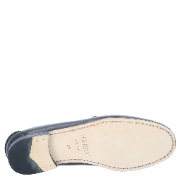 MOCCASIN WITH CUT-OUT DETAIL