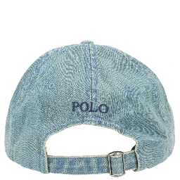 قبعة بيسبول بشعار