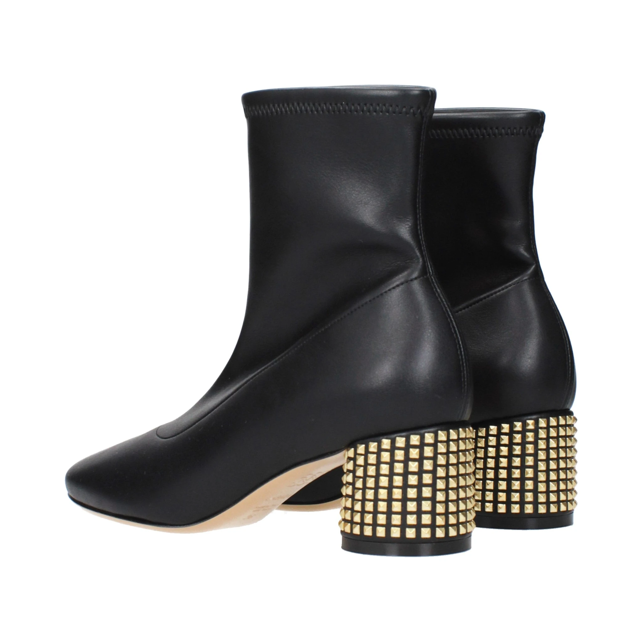 حذاء كاحل من الجلد الأسود