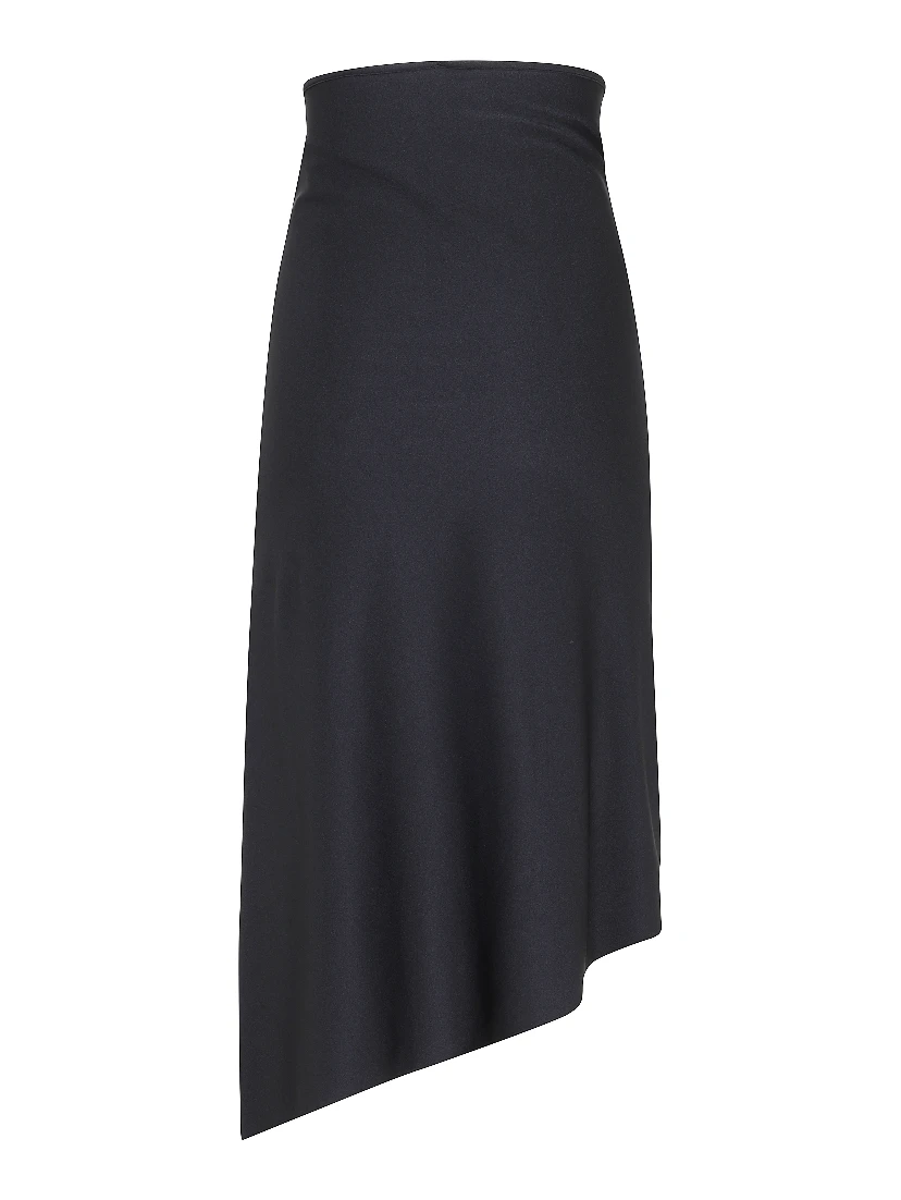 تنورة مزينة بالزهور