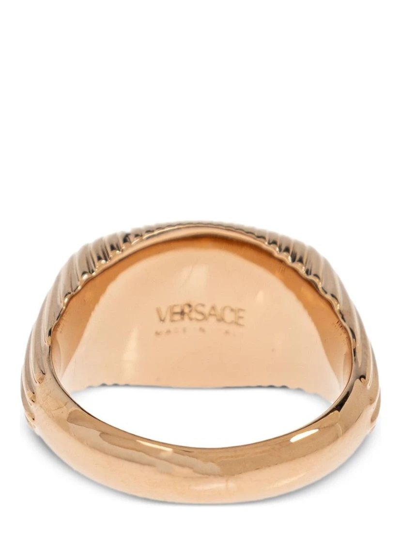 مجوهرات فيرساتشي الذهبية