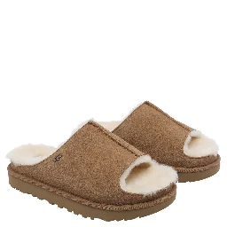صندل UGG بني اللون
