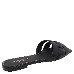 صندل سان لوران أسود