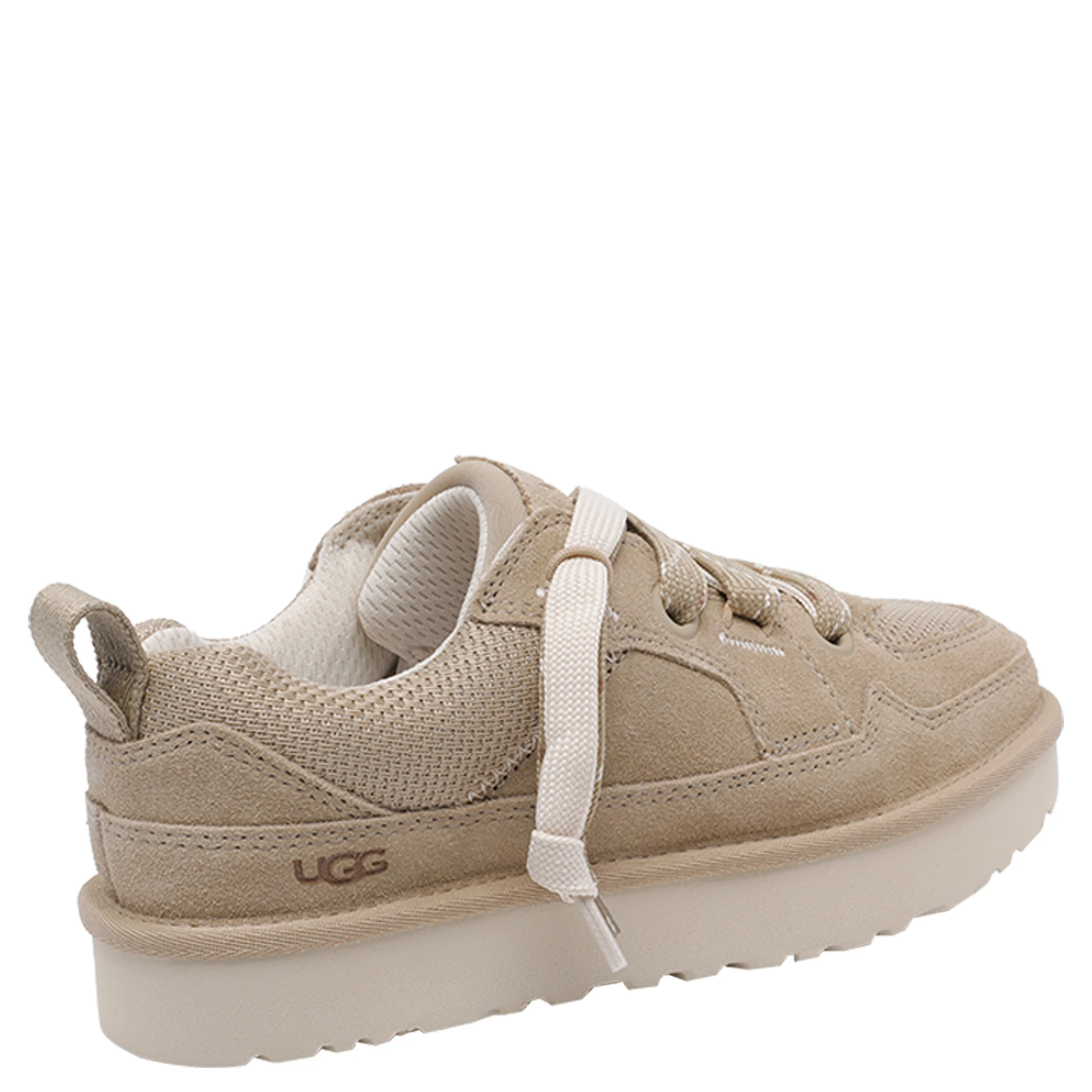 حذاء رياضي من UGG بيج