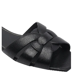 صندل سان لوران أسود