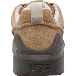حذاء رياضي بني من UGG