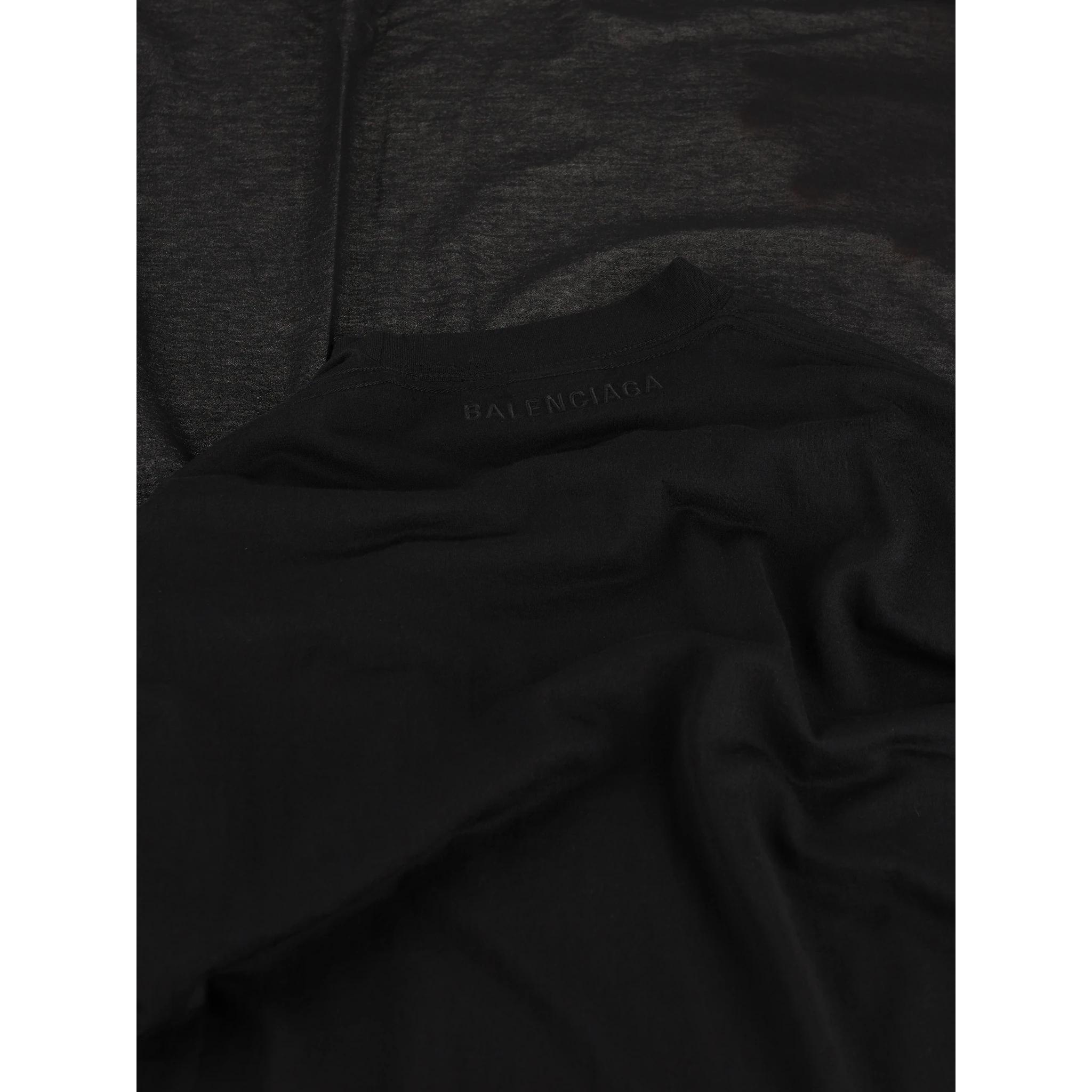 تيشيرتات وبولو بالنسياغا سوداء