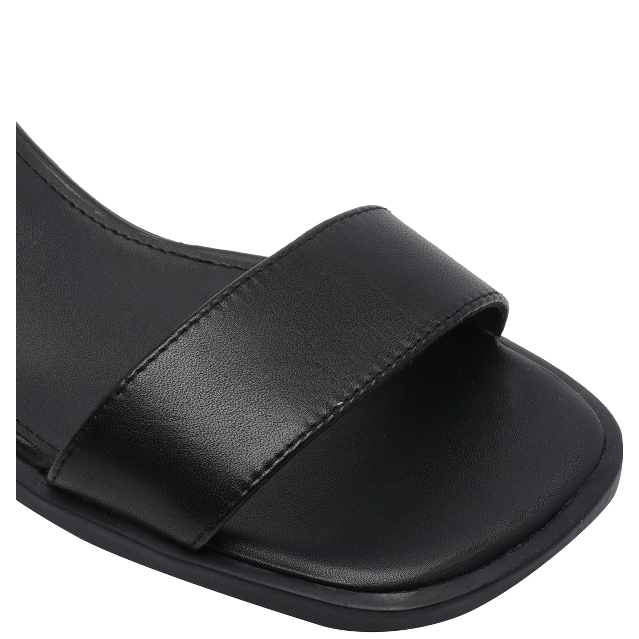 Camper With Heel Black