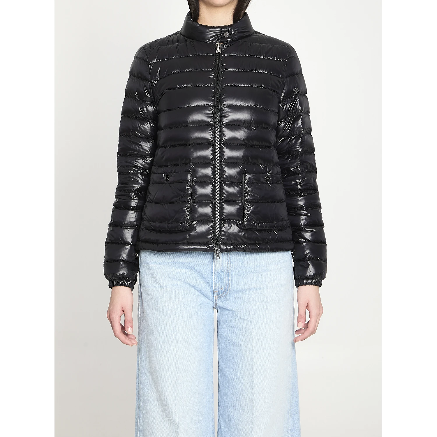 Short padded down jacket