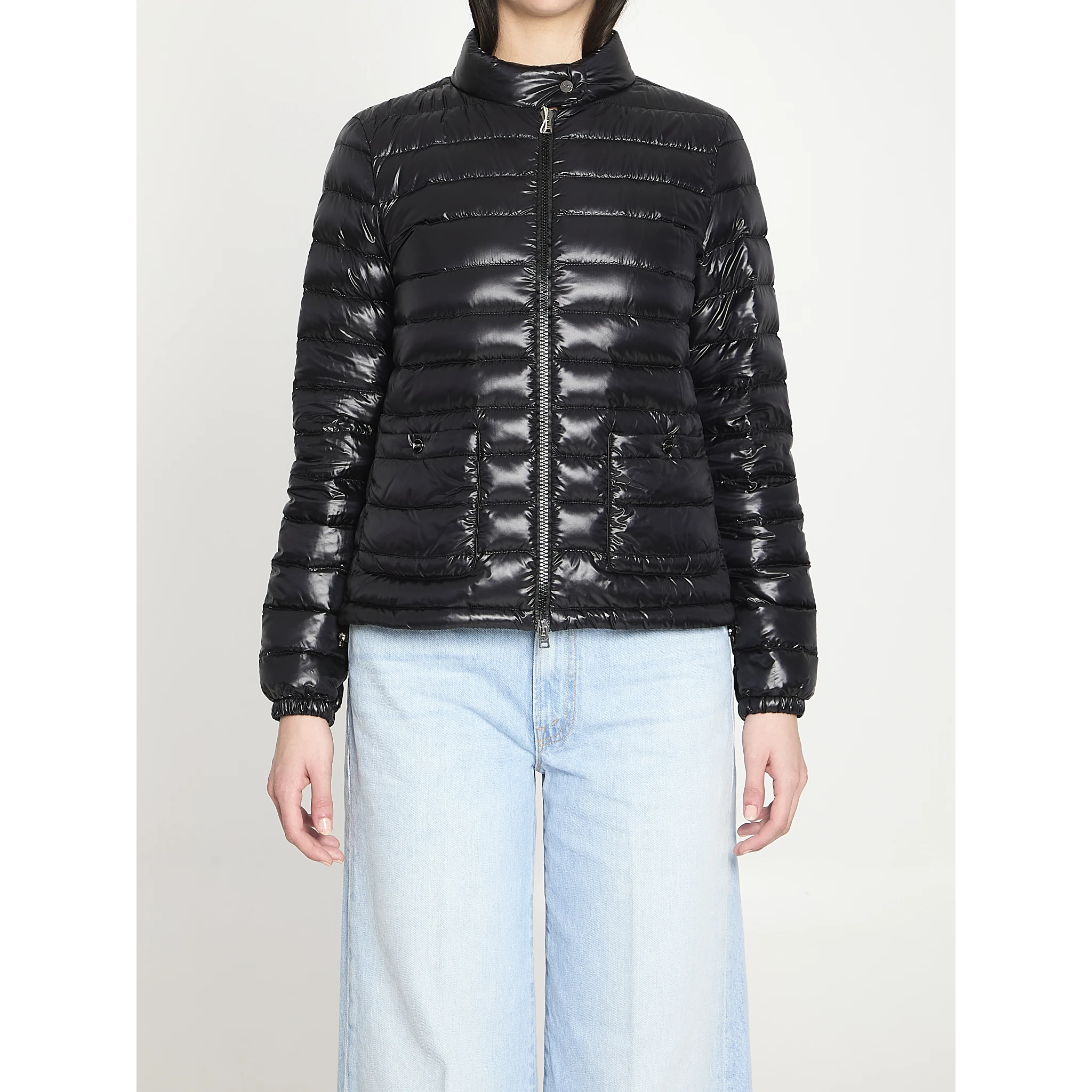 Short padded down jacket