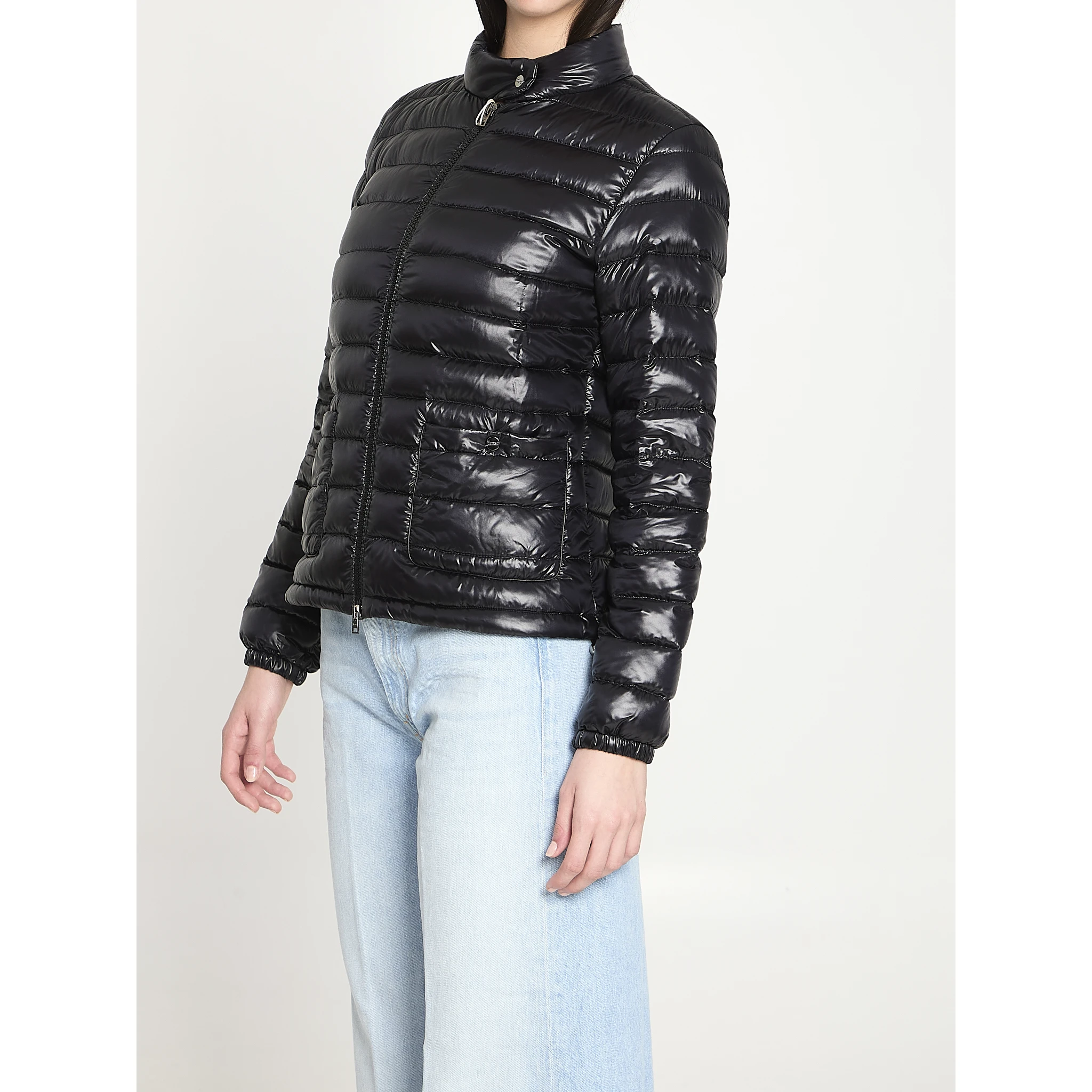 Short padded down jacket