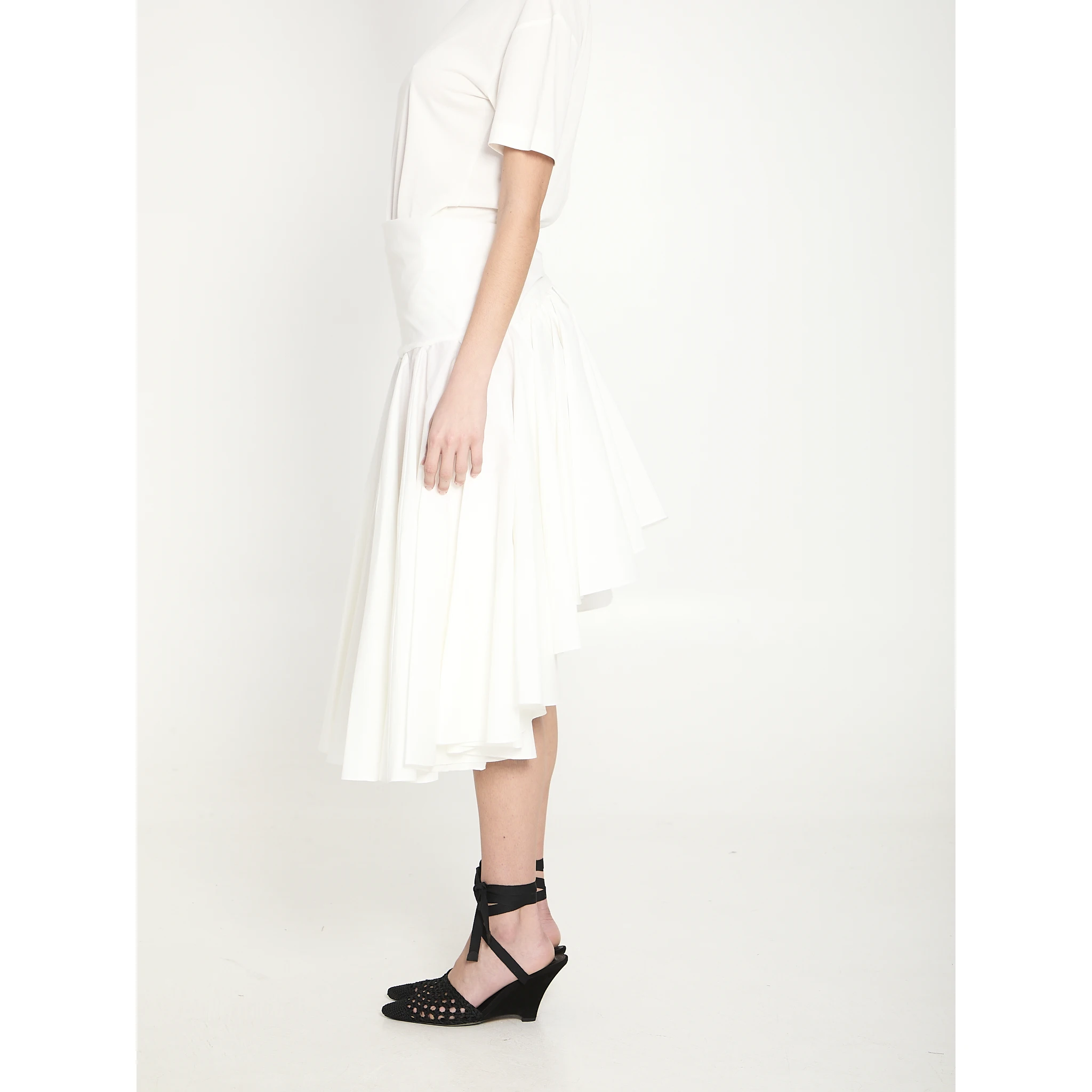 تنورة ميدي منسدلة مع قطعة قماش مثلثة