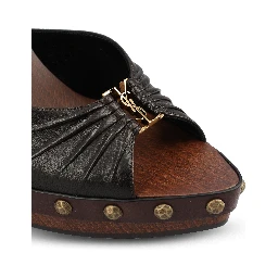 صنادل سان لوران