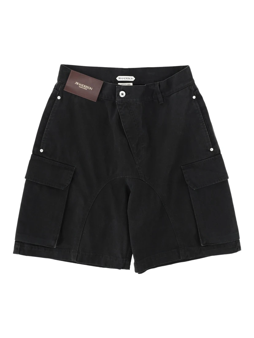 SHORTS WITH LOGO PATCH