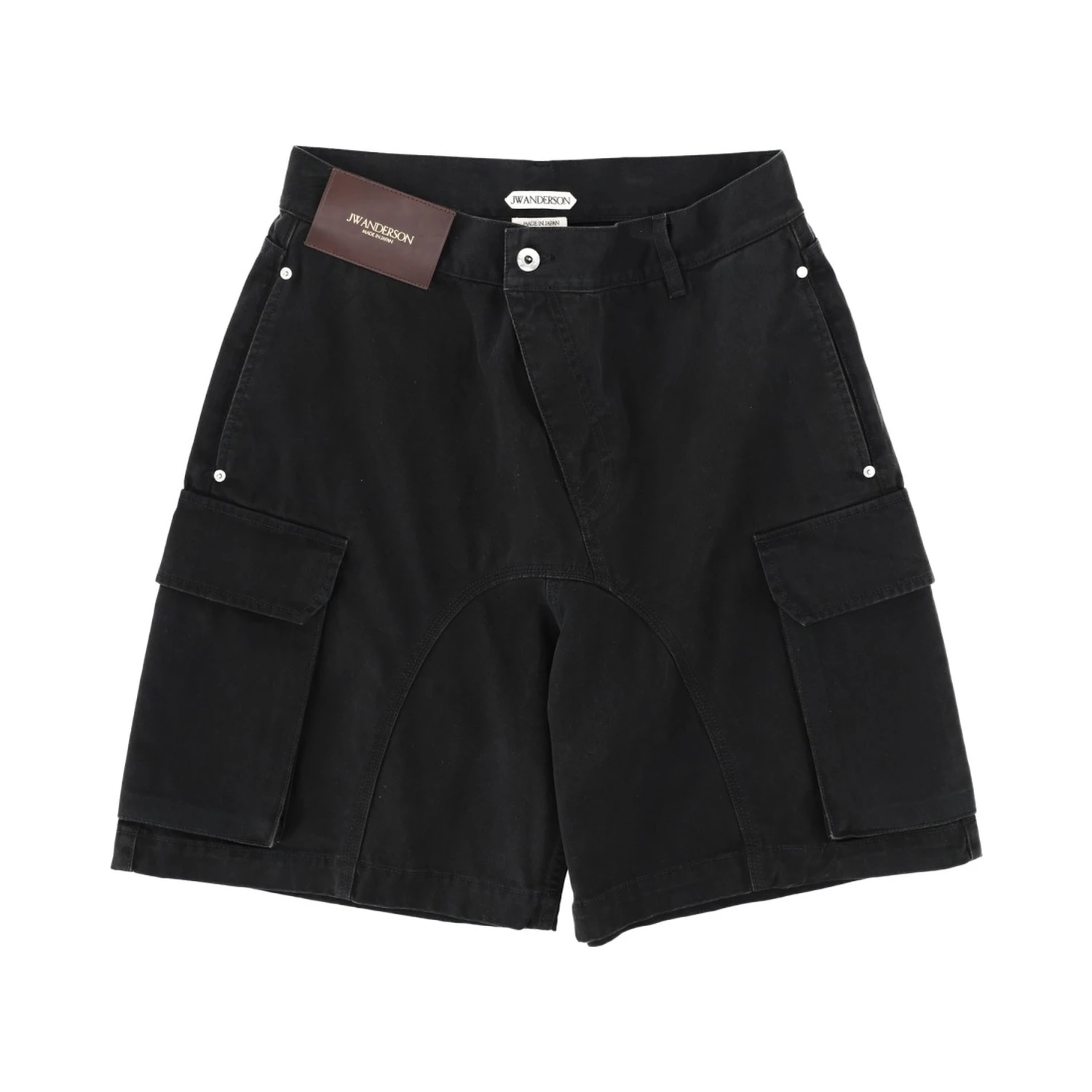 SHORTS WITH LOGO PATCH