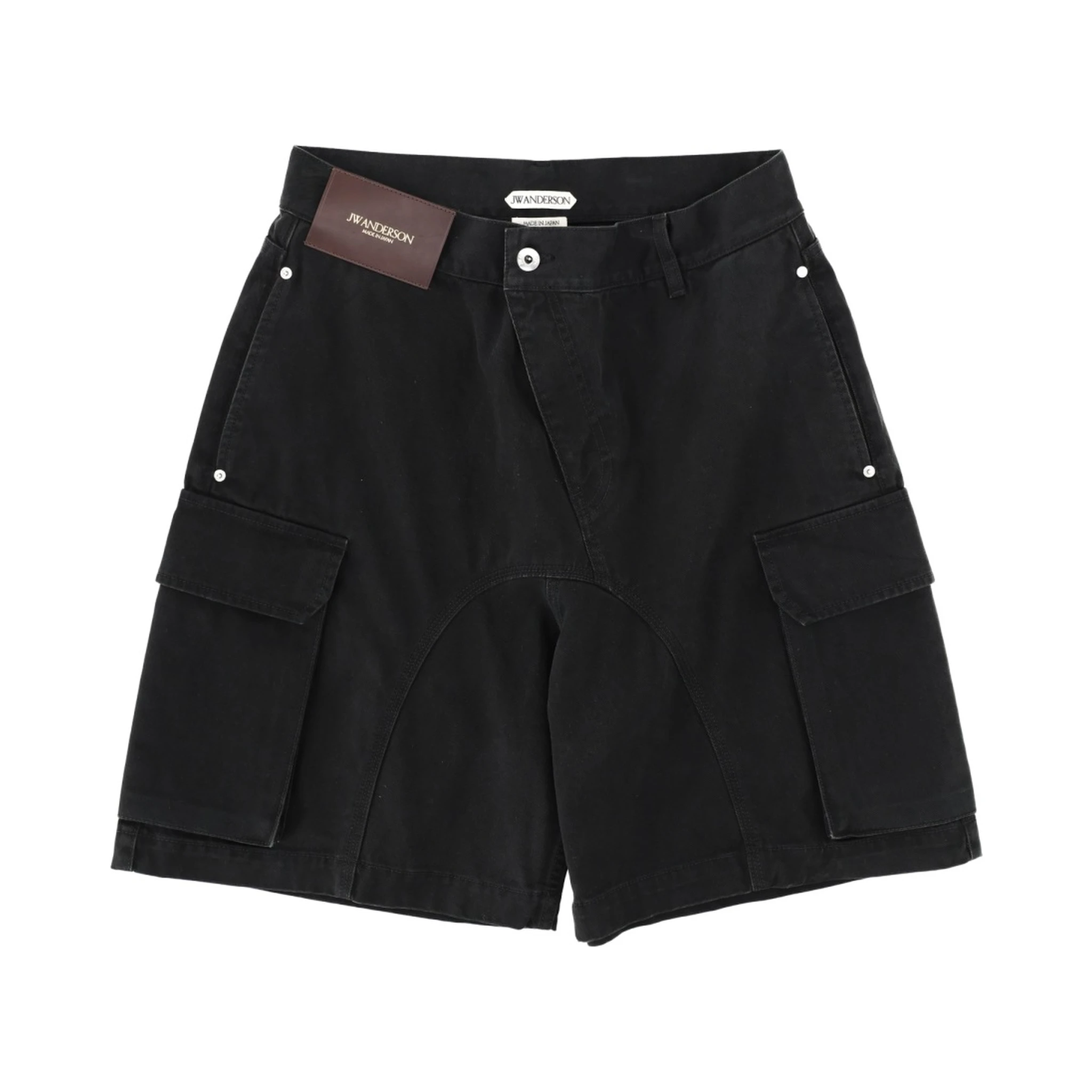 SHORTS WITH LOGO PATCH