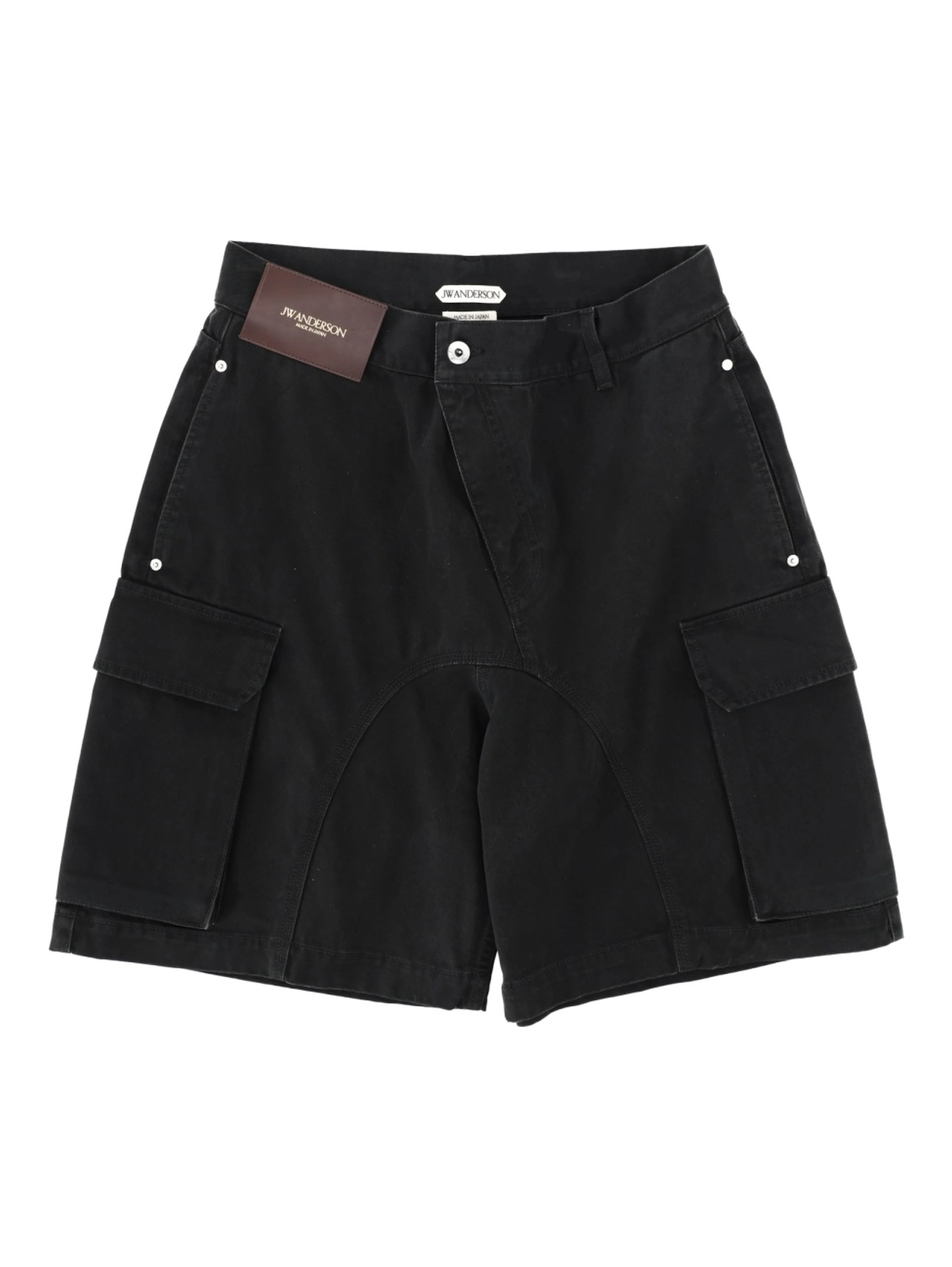 SHORTS WITH LOGO PATCH