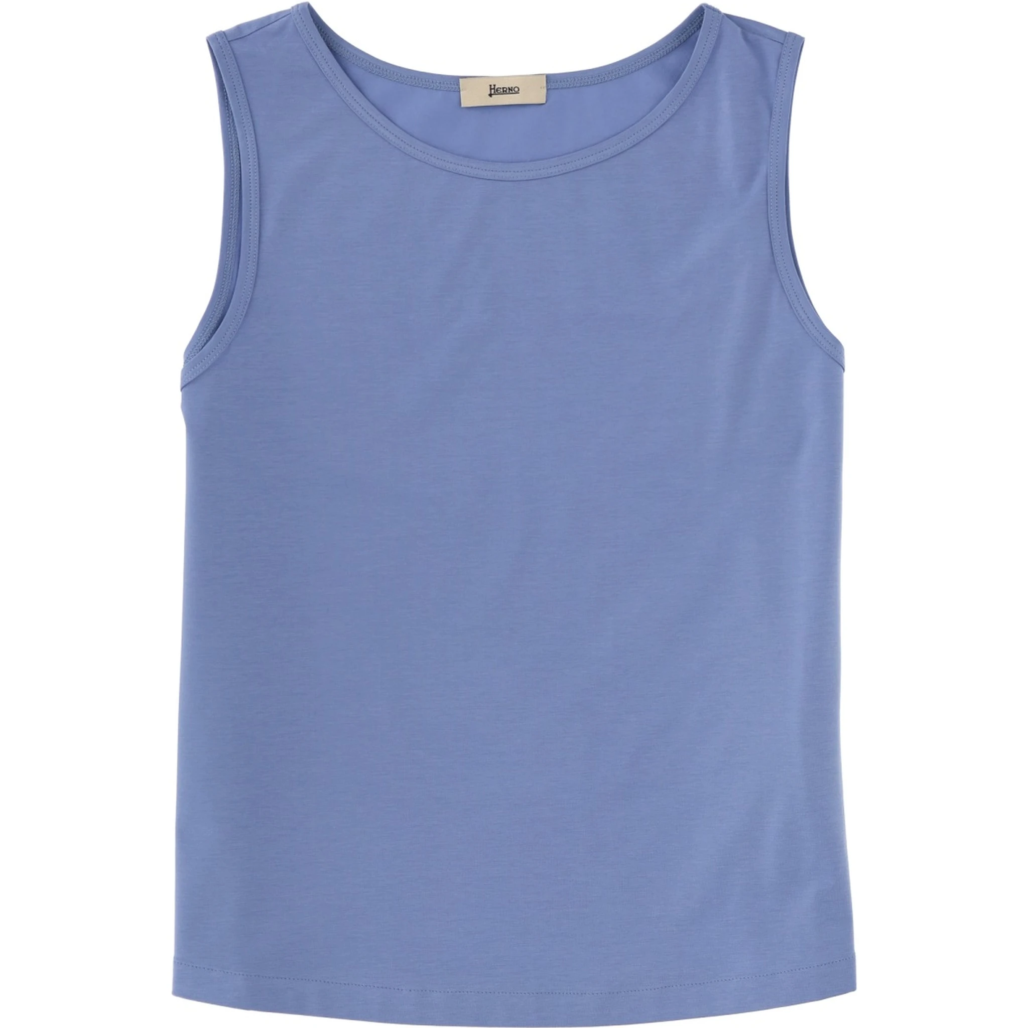 قمصان قطنية.