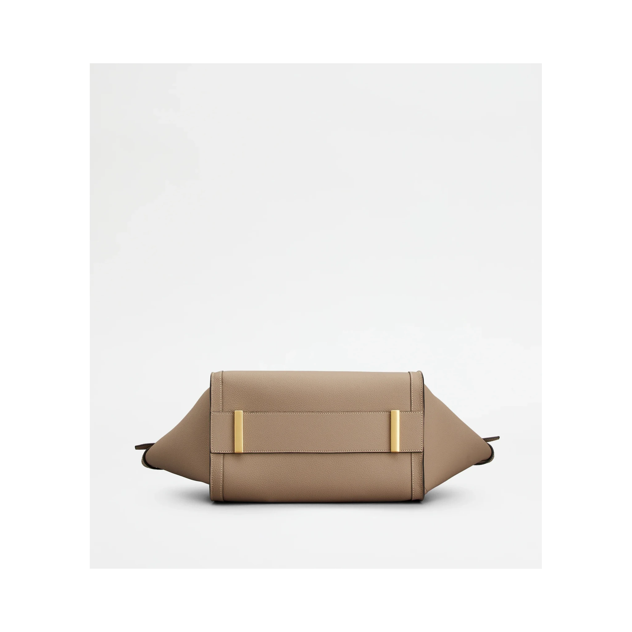 Large handbag in leather