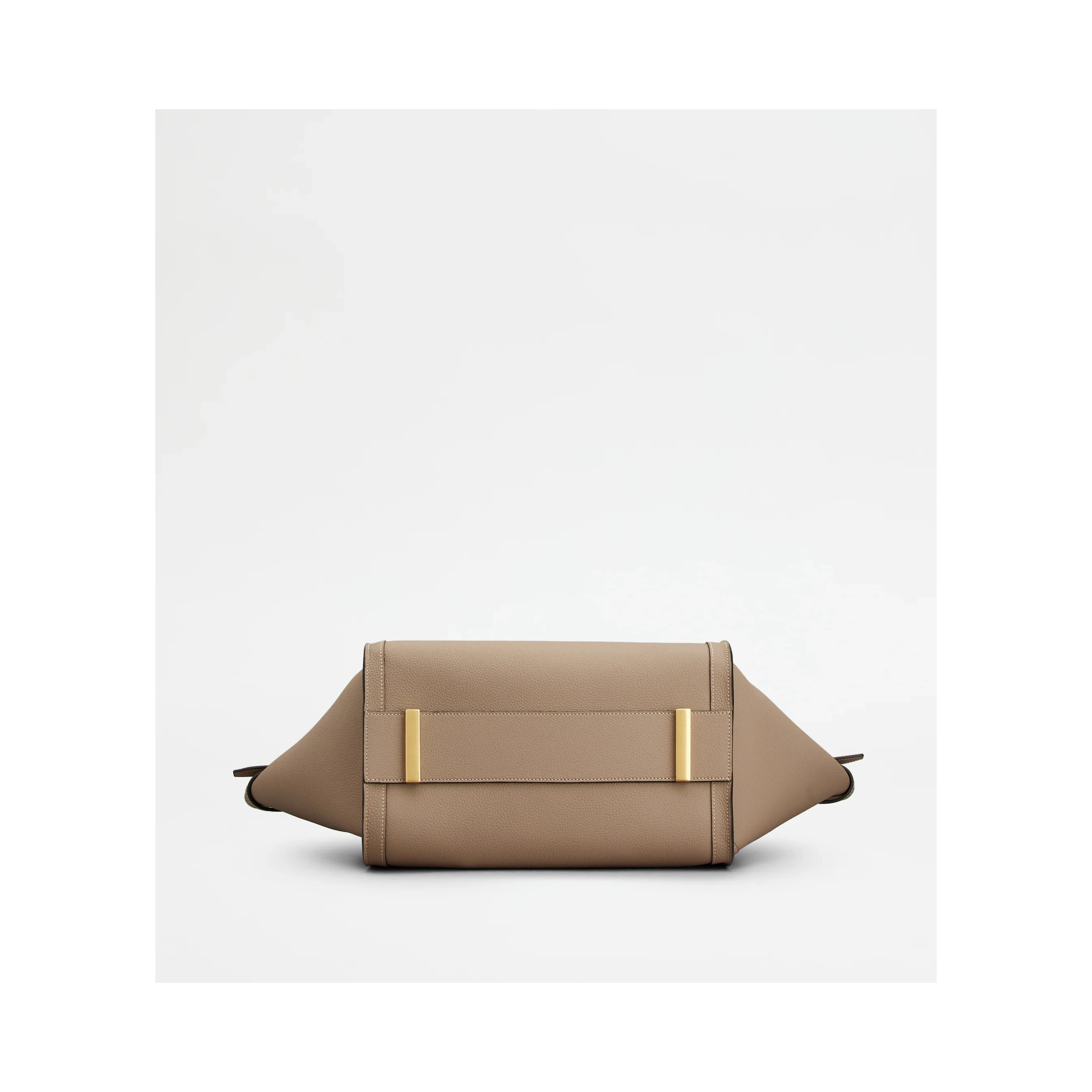 Large handbag in leather