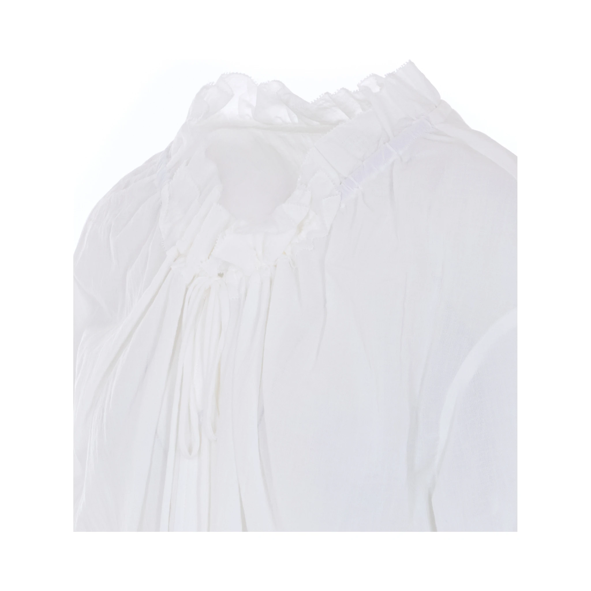 قمصان إيليه البيضاء