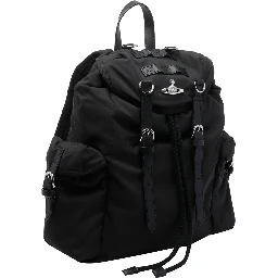 حقائب فيفيان ويستوود.. أسود