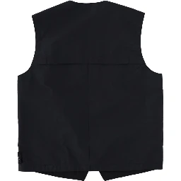 سترات تحمل شعارًا